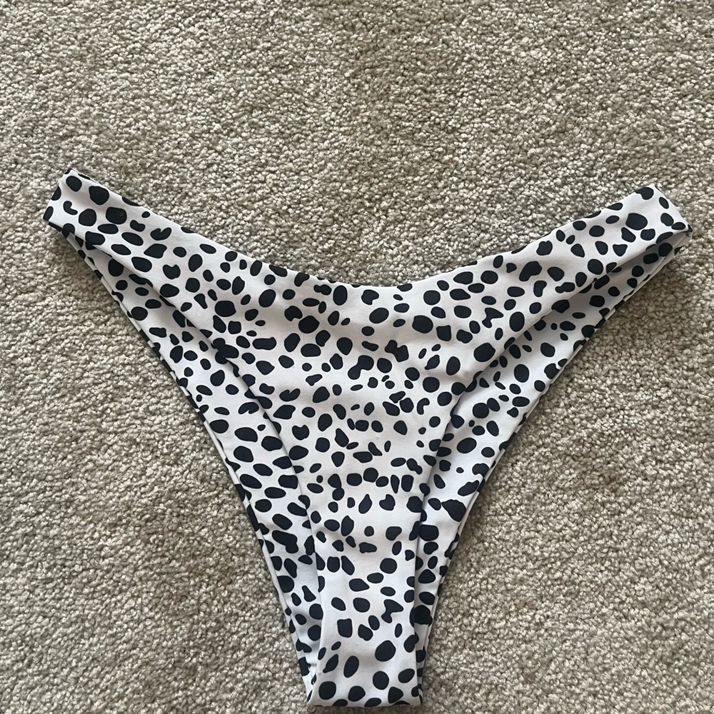 Zaful Black and White Leopard Print Bottoms
